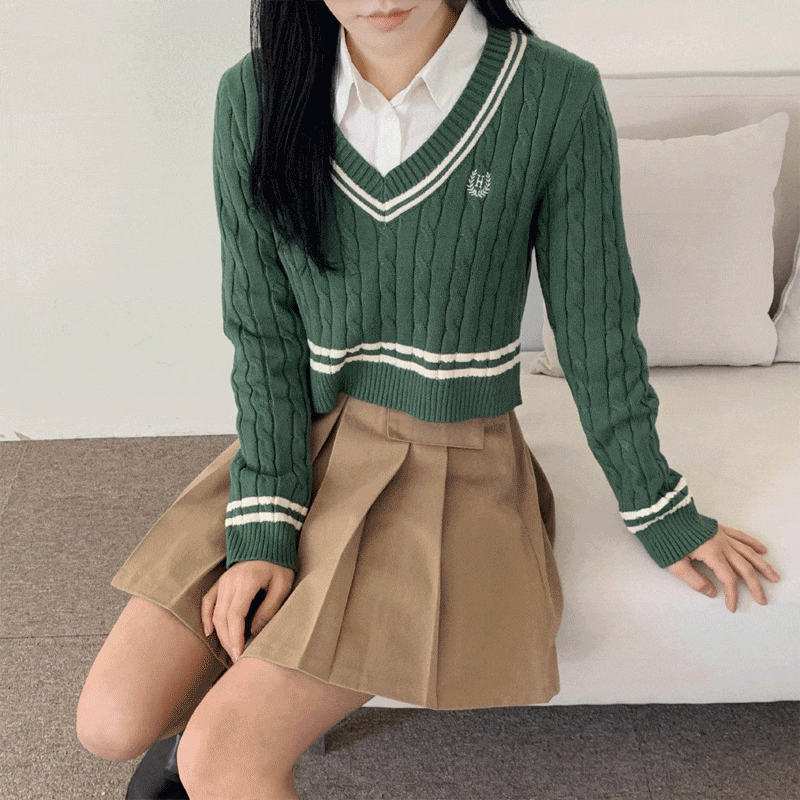 [봄신상] 스쿨 자수 하이틴 꽈배기 브이넥 니트 - knit (4 colors)